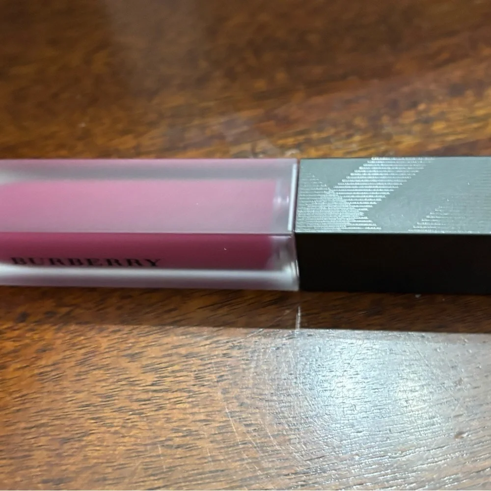 Rich Berry Burberry liquid lip Velvet NIB